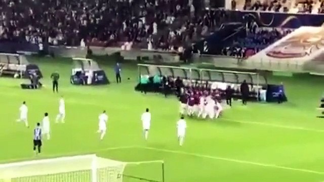 Casemiro quase se lesiona a festejar um golo