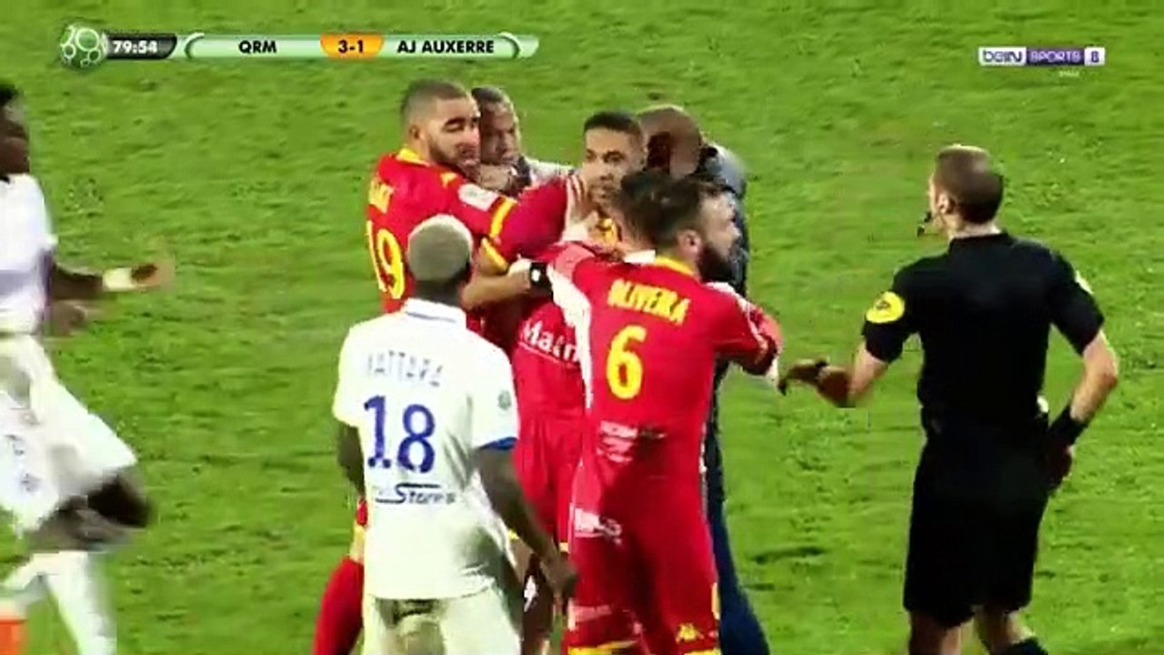 Jogadores do Auxerre ao soco