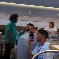 Encantado com a sua voz, Ronaldo oferece rosa a filha de ex-Real Madrid