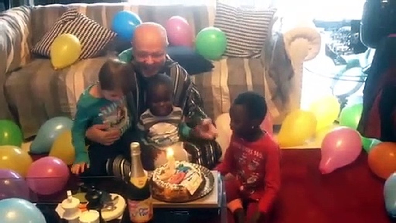 Feliz, Eduardo Beauté comemora aniversário do filho Edu