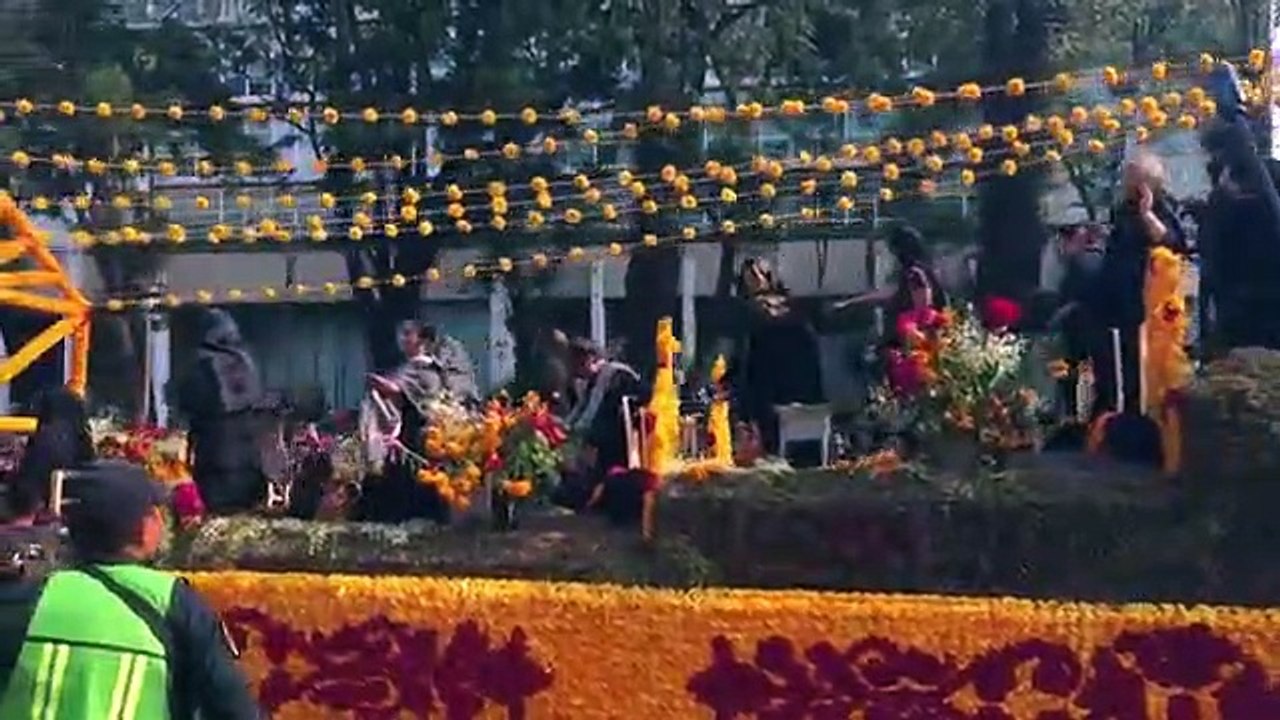 Dia dos Mortos no México marcado por tributo às vítimas dos terramotos