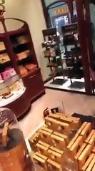 Polícia fora de serviço perde a cabeça em cafetaria e é suspensa