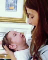 Excesso de fofura? O momento em que Carolina Deslandes canta para o seu bebé