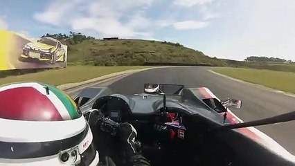 Piloto obrigado a fugir do carro após este se incendiar em plena corrida