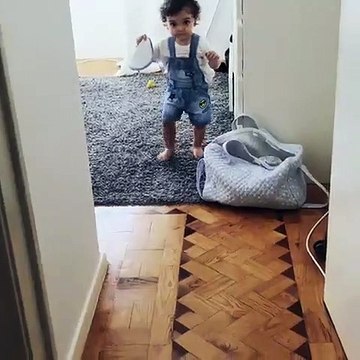 Vídeo: Os primeiros passos do filho de Carolina Deslandes