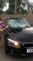 Mulher traída destrói carro do marido
