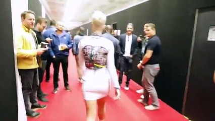 Katy Perry divulga vídeo dos bastidores de ‘One Love Manchester’