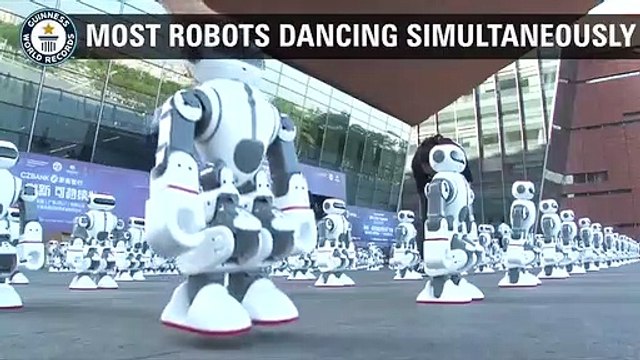 Mais de mil robots dançarinos estabeleceram um novo recorde do Guinness