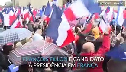 Apoiantes de François Fillon em forma de apoio ao candidato após escândalo