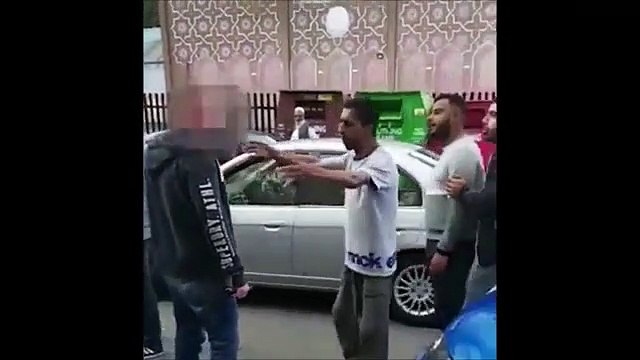 Polícias à paisana filmados a agredir suspeito antes de o deter