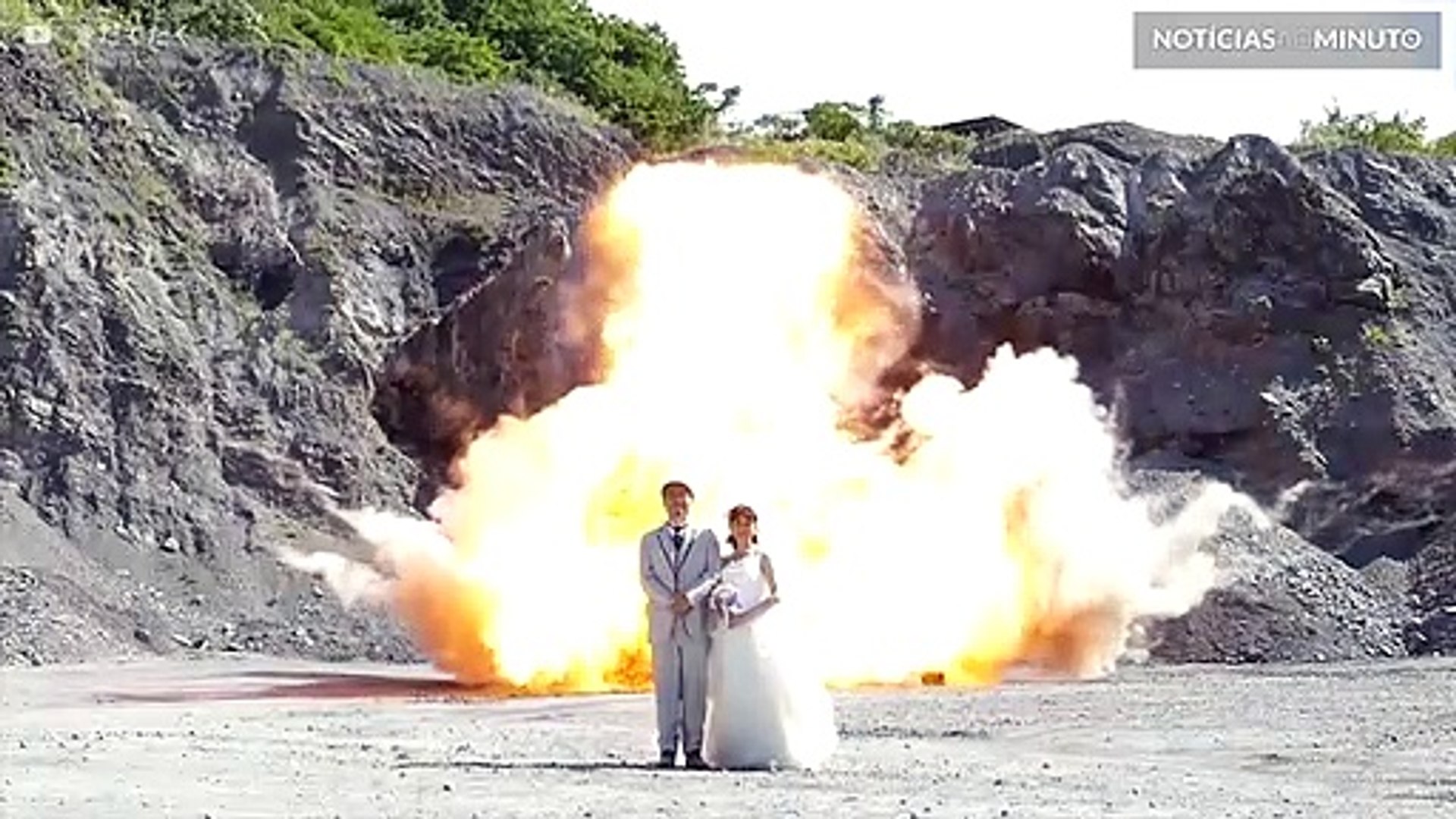 Casal faz foto de casamento com explosão ao fundo - Vídeo Dailymotion