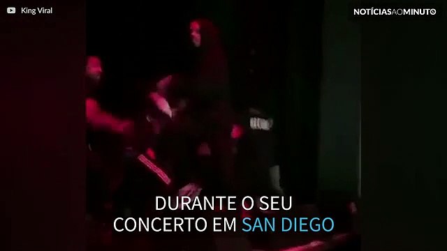 Rapper é atacado em palco e concerto transforma-se no caos