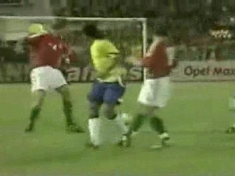 Joga Bonito Ronaldinho vs C. Ronaldo