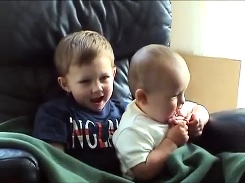 Eis os irmãos do vídeo 'Charlie mordeu-me o dedo'