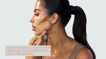 Kim Kardashian mostra como se maquilha (e deixa fãs deslumbradas)