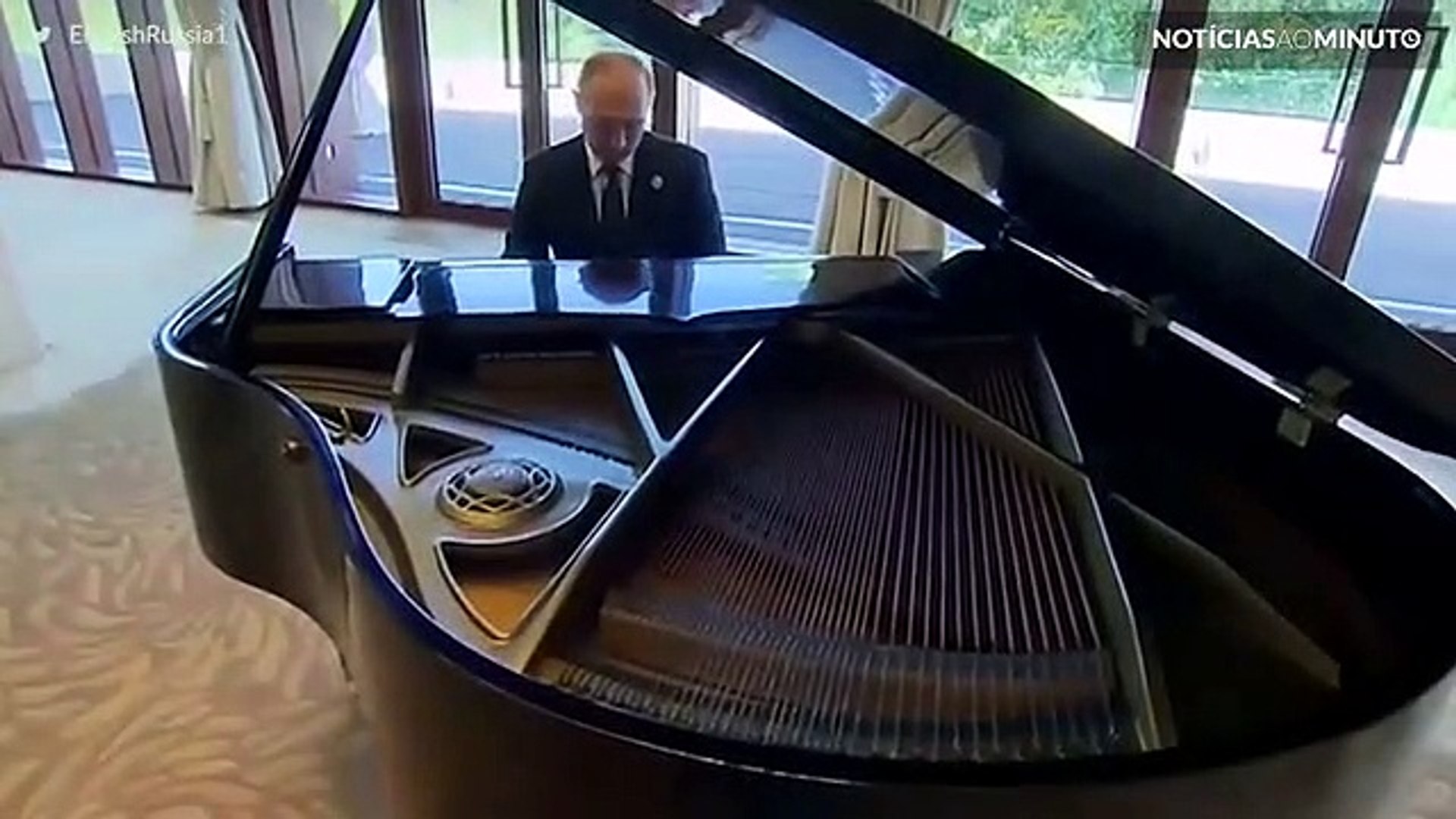 Vladimir Putin toca piano durante visita à China - Vídeo Dailymotion