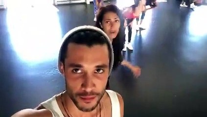 Sofia Ribeiro 'invade' vídeo de Pedro Barroso e dança 'Despacito'