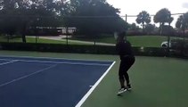 Aos sete meses de gravidez, Serena Williams ainda joga ténis