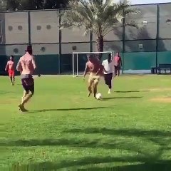 Justin Bieber mistura rum, coca-cola, e futebol