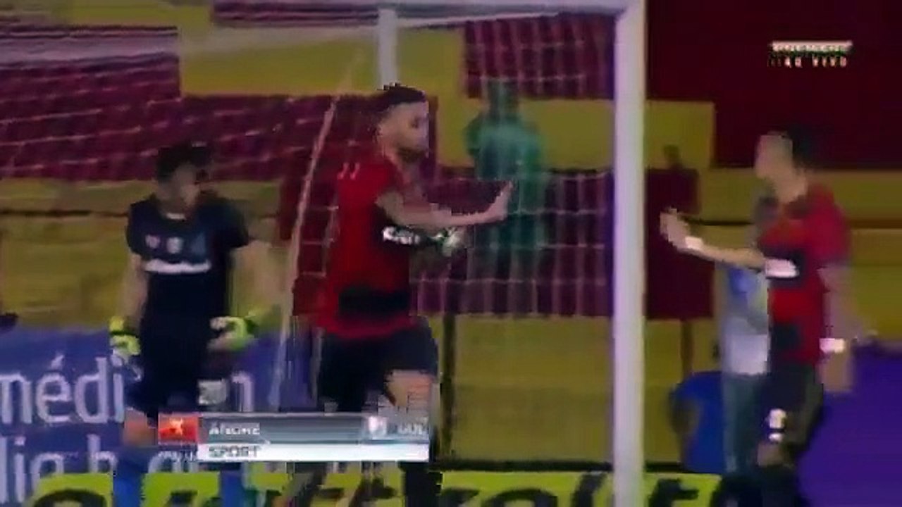 André faz hatrick