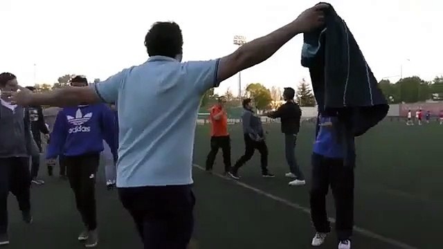 Confusão em Espanha: Pai e mãe de jovens jogadores em cenas de pancadaria