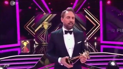 Faz-se passar por Ryan Gosling e recebe prémio por 'La La Land'
