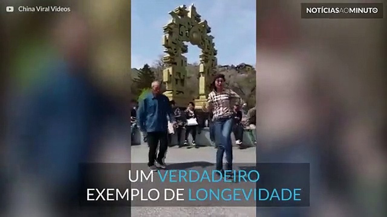 Avô mostra como se dança!
