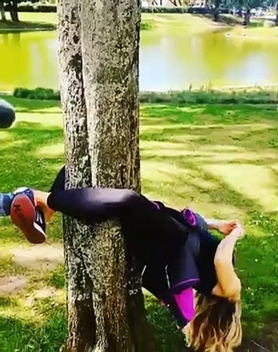 Há uma maneira original de fazer abdominais na rua. Raquel Henriques mostrou-a
