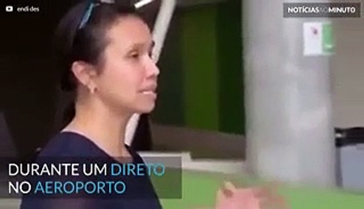 Passageiro cai no aeroporto durante uma reportagem em direto