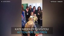Kate Middleton visita famílias em Action for Children