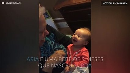 Bebé surdo "fala" pela primeira vez em linguagem gestual