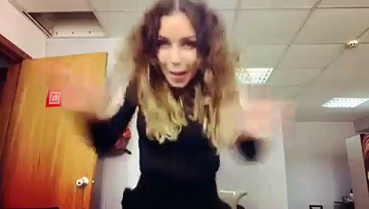 É assim que Luciana Abreu “pela o touro pelos cornos” (só de ver cansa)