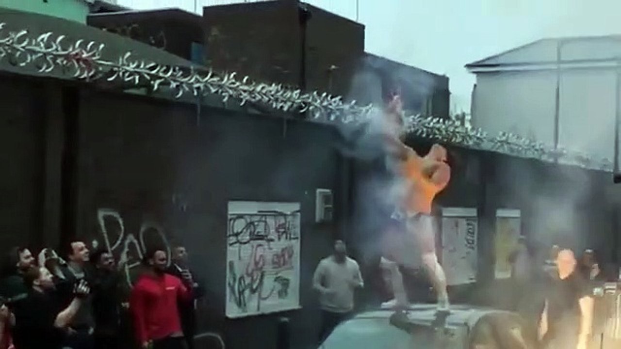 Lutador de wrestling incendeia-se em Londres