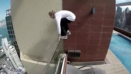 Este jovem arrisca a vida a fazer acrobacias em arranha-céus