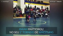 Menino de 4 anos foge durante competição escolar de wrestling
