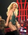 Britney Spears: Um espetáculo com muita dança e… mamilo à mostra