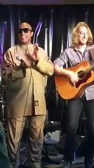 Vídeo: Stevie Wonder canta ‘Superstiton’ ao lado de jovem músico