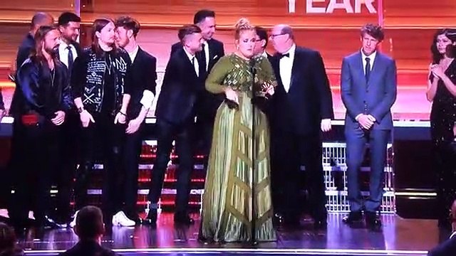 Grammy: Adele põe Beyoncé a chorar com homenagem