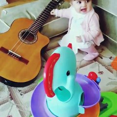 ‘Filho de peixe...’: A filha de Cuca Roseta já aprende música3