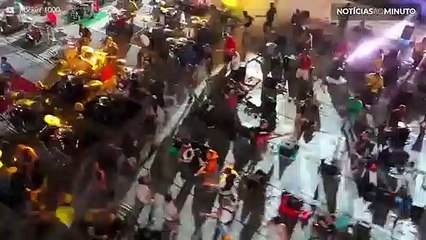 1000 pessoas a tocar Nirvana ao mesmo tempo!