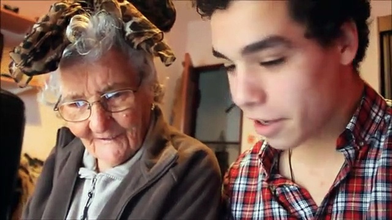 Este jovem passou o Dia dos Namorados com a avó