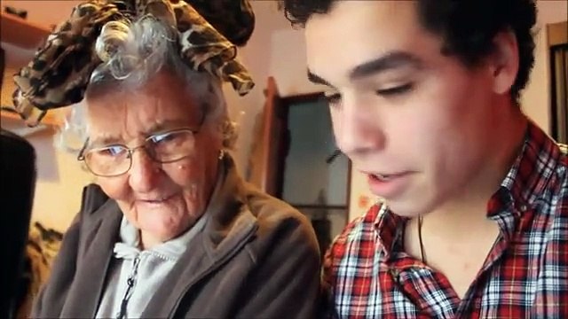 Este jovem passou o Dia dos Namorados com a avó