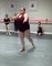 Bailarina plus size jovem domina redes sociais