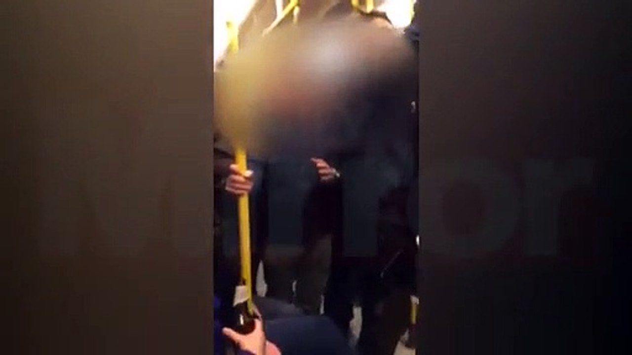 Cânticos racistas de adeptos do Chelsea