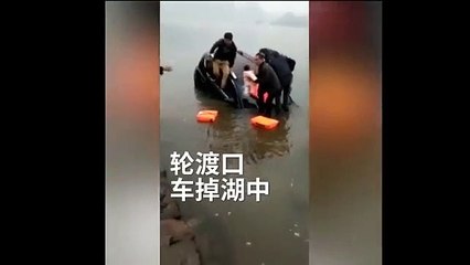 Carro cai ao rio e bebé é salvo de forma incrível