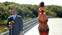 O casamento hilariante em que a noiva se veste de dinossauro