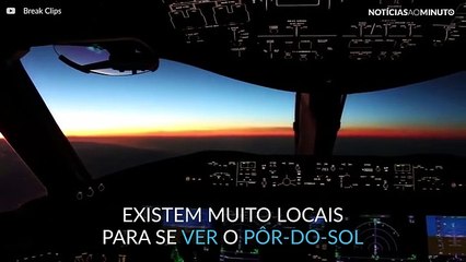 Скачать видео: Pôr-do-sol filmado de um avião