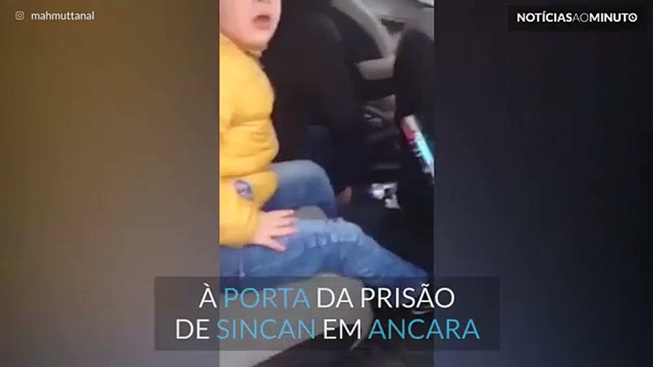 5 crianças turcas abandonadas após detenção da mãe