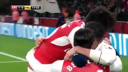 No primeiro dia de 2017, Giroud 'despachou' o já considerado Golo do Ano
