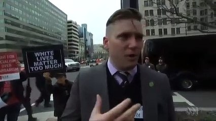 Supremacista branco agredido em direto em dia de tomada de posse Trump